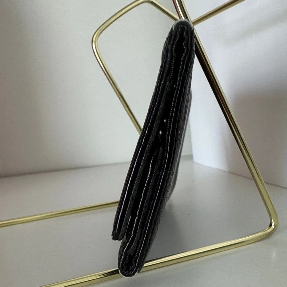 CHANEL CC Vintage Caviar Leather 6
Ring Key Case Authentic - Picture 3 of 9